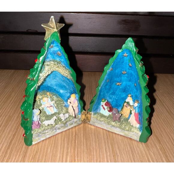 Vintage Christmas Tree Creche Made In Thailand Hinged Tree With Creche Inside - Picture 5 of 8